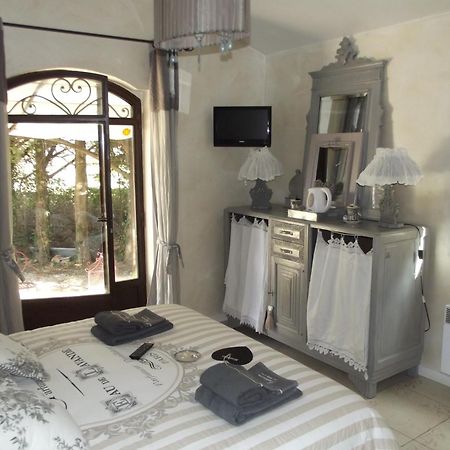 Le Moulin De Sonnailles Bed & Breakfast Cabries Room photo