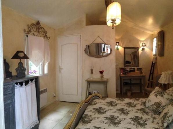 Le Moulin De Sonnailles Bed & Breakfast Cabries Room photo