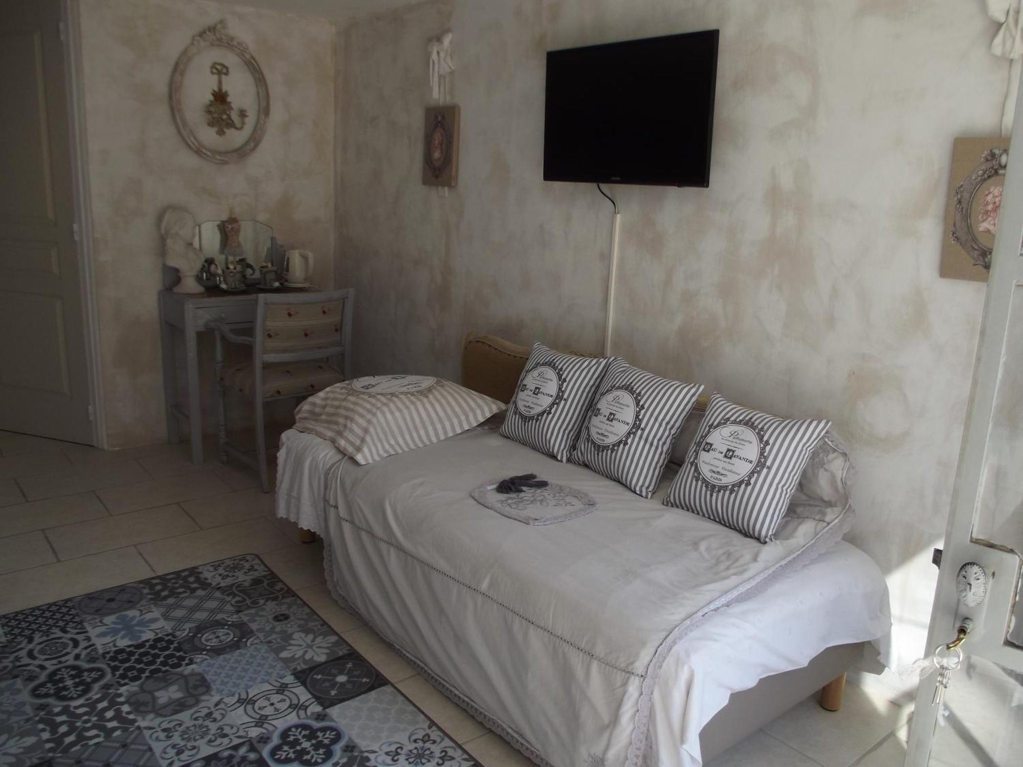 Le Moulin De Sonnailles Bed & Breakfast Cabries Room photo